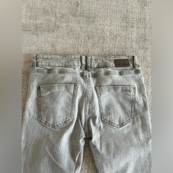 Zara Distressed Jeans - Picture 6 of 8
